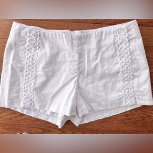 Lilly Pulitzer Liza Shorts Resort White Size 2 Great condition